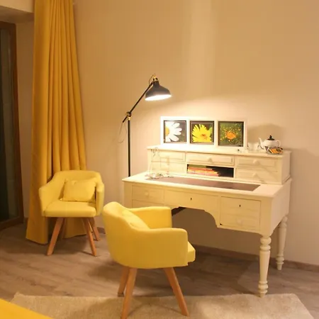 Le Jardin Des 4m Bed & Breakfast 3*