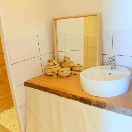 Le Jardin Des 4m Bed and Breakfast 3*