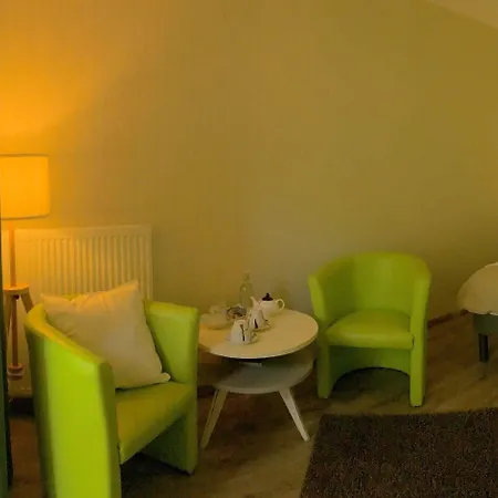 Le Jardin Des 4m Bed & Breakfast 3*